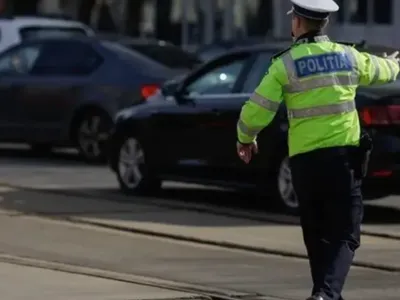 Polițist care dirijează - Foto: Profimedia Images (Imagine cu rol ilustrativ)