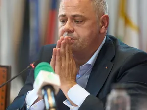 Florin Barbu, ministrul Agriculturii, în timpul unei conferinţe de presă - Foto: Profimedia Images