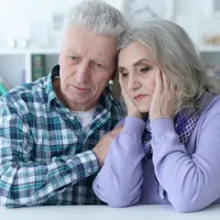 Lovitură pentru românii cu pensie și salarii mici. Ce sumă mică intră pe cardul de alimente în 2025? - Foto: Freepik