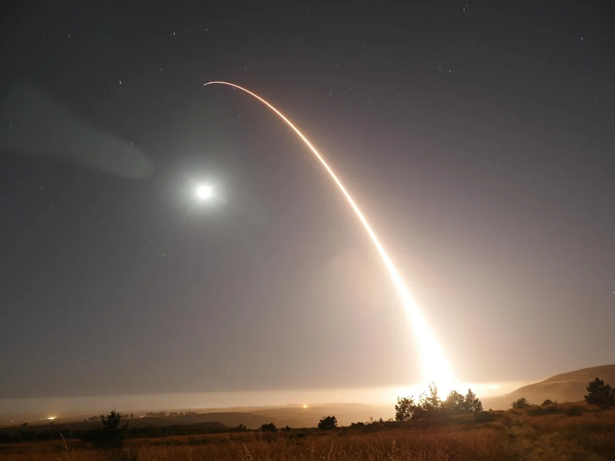 VIDEO SUA au lansat o rachetă Minuteman III din triada nucleară. Trump a testat „butonul roșu”