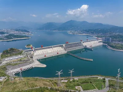 China. Vedere aeriană a barajului Trei Defileee, din orașul Yichang, provincia Hubei - Foto: Profimedia Images