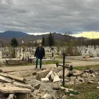 Un viceprimar a fost dat afară din birou și a ajuns într-un cimitir. Cum a fost posibil Foto: Digi24.ro