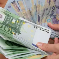 E mai bine sau nu să schimbi leii în euro? Ce recomandă specialiștii să faci în ziua de salariu - Foto: Profimedia images