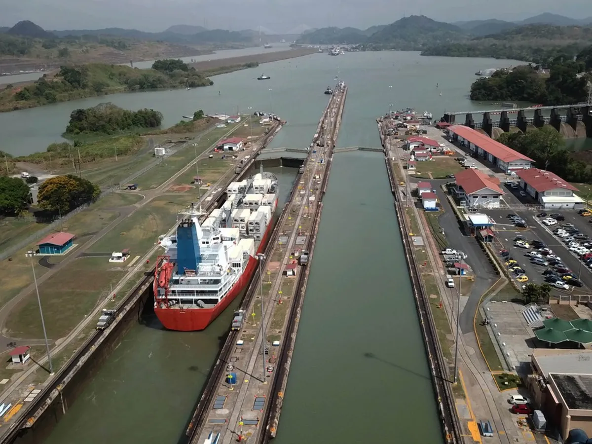 Transporturile internaționale, afectate de caniculă și secetă. Traficul prin Canalul Panama, limitat - Foto: Profimedia Images