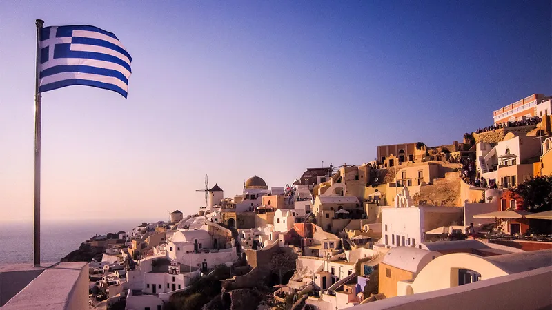 Grecia intenţionează să ridice începând de luni, 19 aprilie, condiţia intrării în carantină timp de şapte zile pentru turiştii din celelalte ţări ale Uniunii Europene. / Foto: theintrepidguide.com