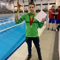 Un băiat de 13 ani este campion național la înot, însă în orașul său nu există niciun bazin Foto: CSM Ploiești