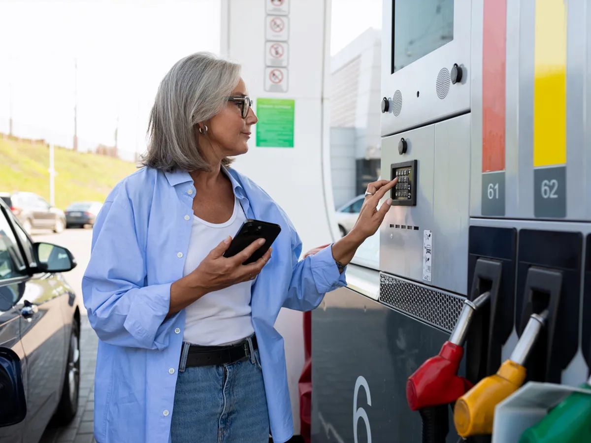 Nou scenariu sumbru: 200 $ barilul de petrol. 22-23 lei/l benzina și motorina la pompă, în România?