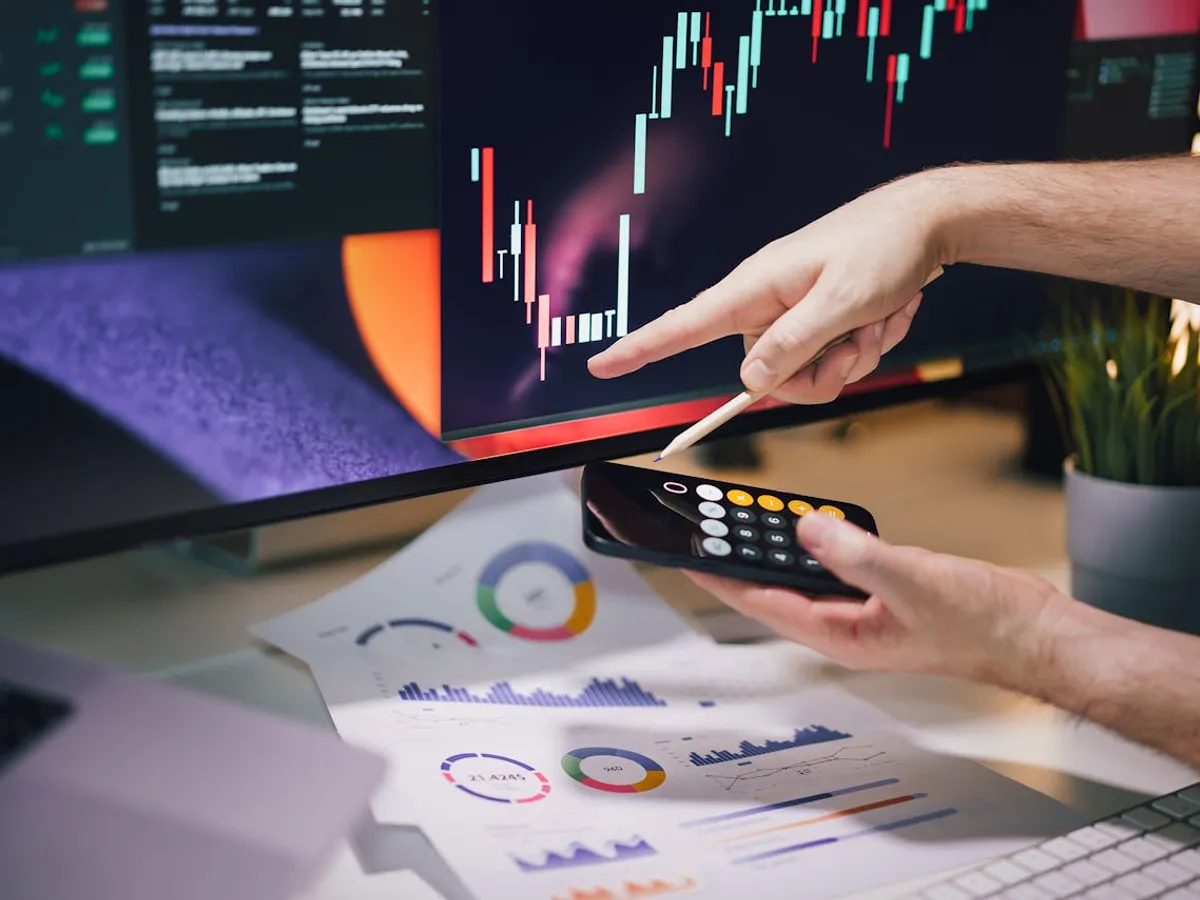 Scădere istorică a indicelui CONFIDEX. Cum ne afectează