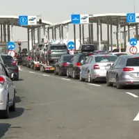 Abia anul viitor vom putea plăti online taxa de trecere a podului Giurgiu - Ruse. Aglomerație mare Foto: ProTV (captură video)