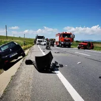 Două mașini s-au făcut zob după ce s-au lovit frontal Foto: ISU Cluj