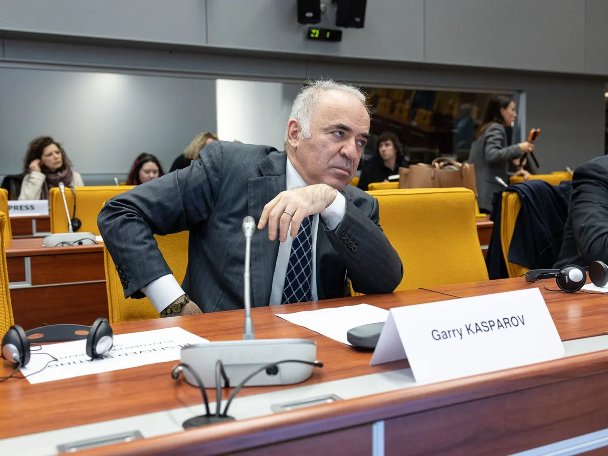 Kasparov: Putin va răspândi războiul în Europa. E ca un cancer. Nu negociezi cu cancerul. Îl elimini