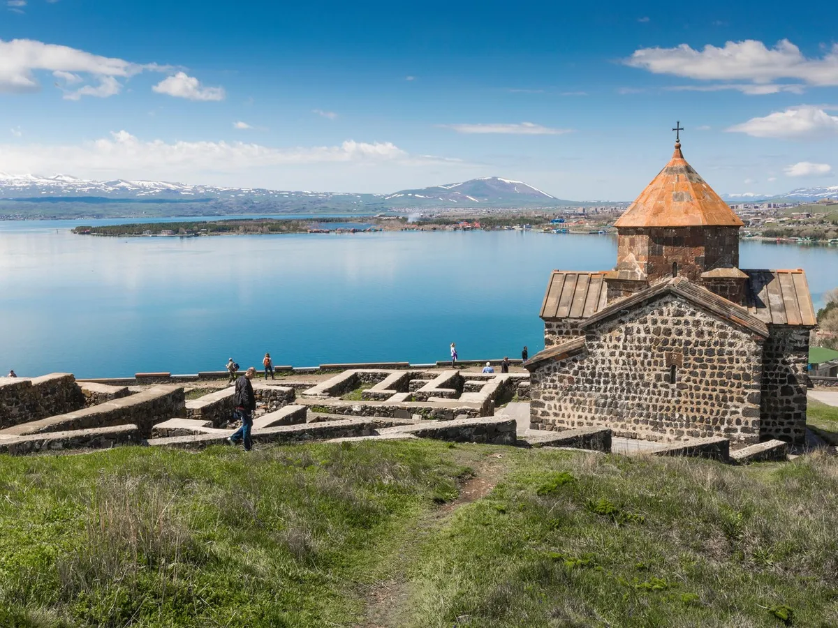 Lake Sevan in Armenia, polluted with untreated wastewater. Photo: profimediaimages.ro