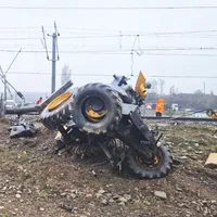 Un buldoexcavator a fost lovit de tren. Ce s-a întâmplat cu şoferul - Foto: ziaruldebacau.ro