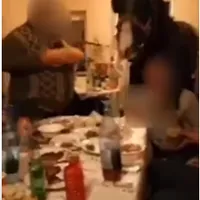 Culmea petrecerii în Călărași: un cal a fost invitat la masă. Participanții, amendați. / Foto: captură video