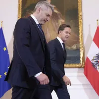 Karl Nehammer (prim- plan) și Mark Rutte s-au întâlnit la Viena- Foto: Profimedia Images