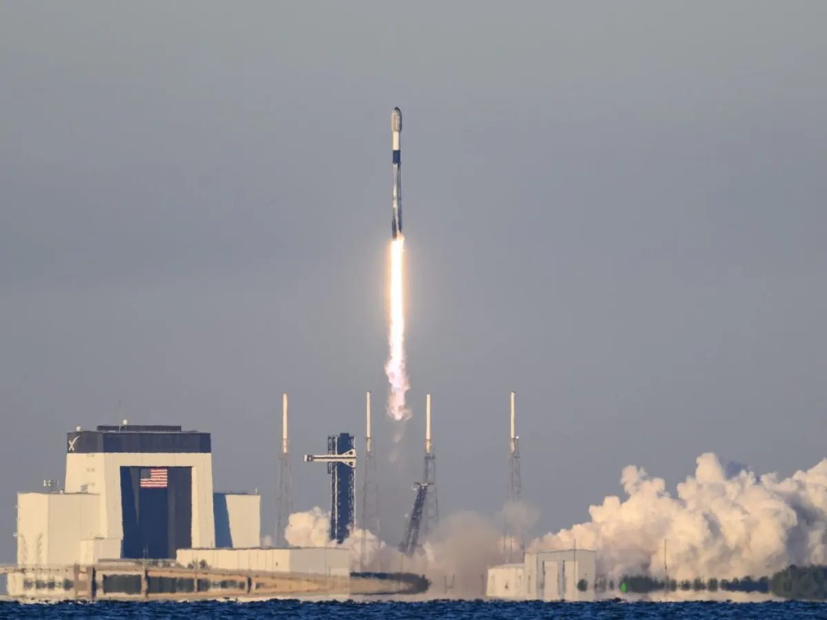 Sateliţi Starlink lansaţi cu o navetă Space X, la Cape Canaveral, în Florida, SUA - Foto: Profimedia Images