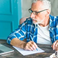 Cu 160 lei pe lună poți crește veniturile la pensie. Ce trebuie să facă salariații care vor banii Foto: Freepik (fotografie cu caracter ilustrativ)