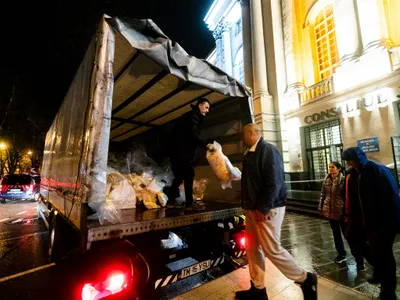 USR contestă în instanță renumărarea voturilor. 4.300 de voturi/oră, fără observatori și nelegal - Foto: INQUAM PHOTOS / Virgil Simonescu - Imagine cu rol ilustrativ