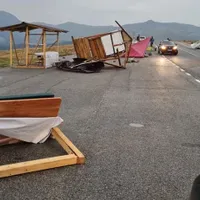 Chioșcurile spulberate de vânt - FOTO: Facebook