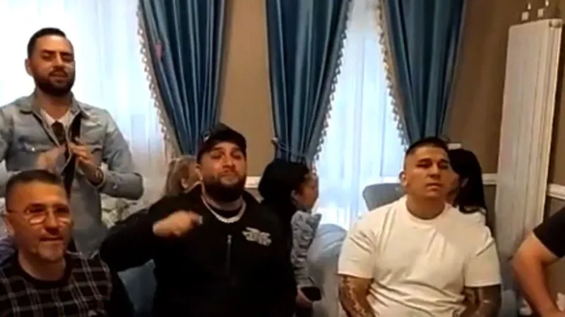 Tzancă Uraganu, concert acustic în sufrageria lui "Beleaua" Corduneanu Foto: captură video Facebook