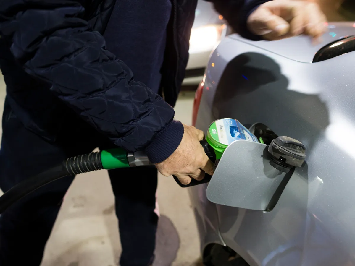 Cât s-au scumpit benzina și motorina de la începutul anului? Un plin costă cu 135 lei mai mult