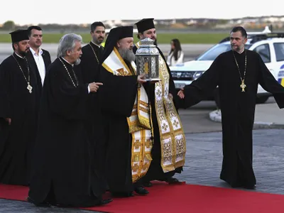 Sfânta Lumină va fi adusă de la Ierusalim, sâmbătă, şi va fi oferită tuturor delegaţiilor eparhiilor - Foto: INQUAM PHOTOS/Eduard Vînătoru