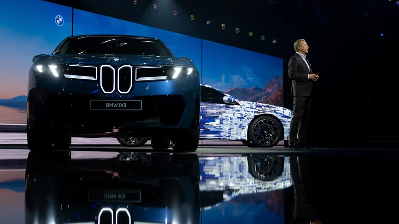 BMW lansează iX3 cu inteligență artificială și vrea să „bată” modelele din China. Costă 68.900€ - Foto: Profimedia Images