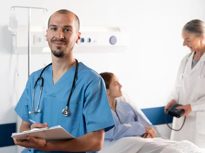 Medic - Foto: Magnific.com (Imagine cu rol ilustrativ)