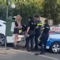 Sonia Ferrari, nepoata manelistului Guță, prinsă la volanul unui Mercedes. Nu are permis - Foto: captură video