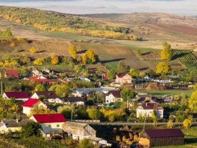 Situații bizare la alegeri. O primărie din Botoșani e moștenire de familie: după tată și mamă, a ajuns primar și fiica