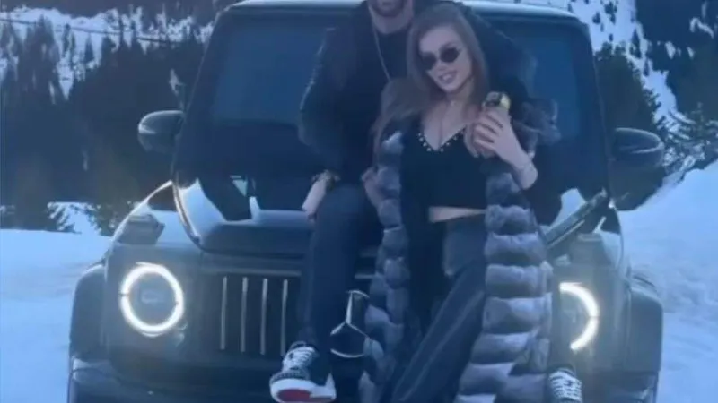 Alex Bodi, vacanță „în familie” cu Daria Radionova în Alpii elvețieni. S-au dat cu snowboard-ul. / Foto: spynews.ro