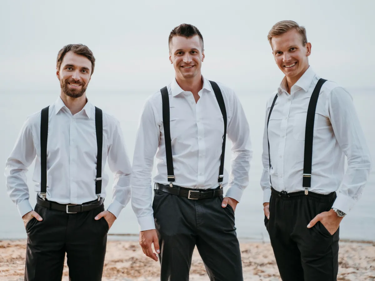 Cum să îți speli cămășile impecabil acasă, fără să mai plătești bani grei la curățătorie?