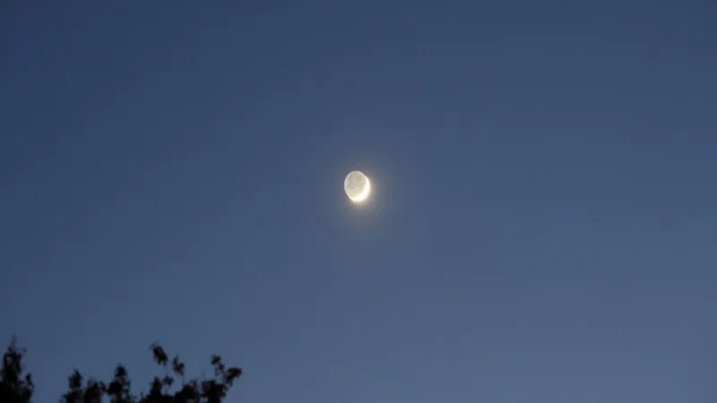 O cometă care se îndreaptă spre Pământ ar putea lovi în continuare Luna. Probabilitate de 1 la 25 Foto: Christophe Lehenaff / Getty Images Ungaria