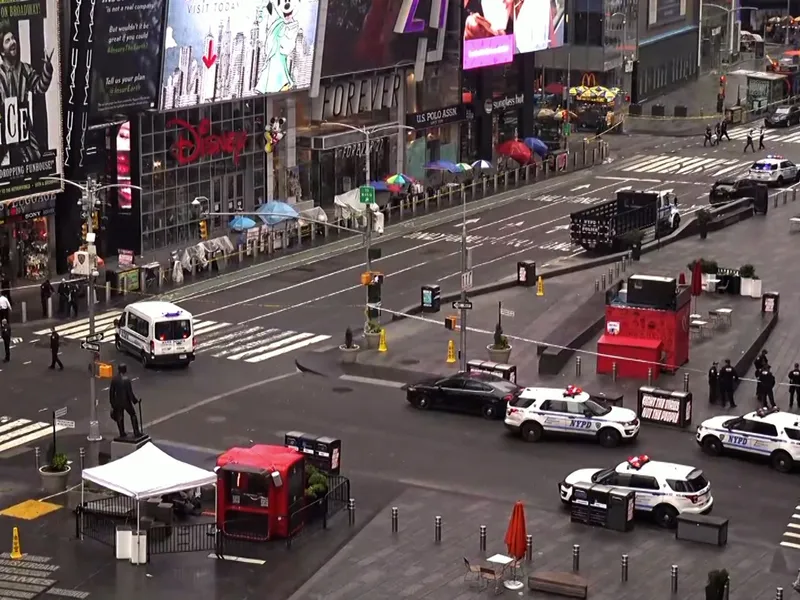 Împușcături în Times Square: o fetiță de 4 ani lovită în picior și doi trecători răniți. / Foto: fox8.com