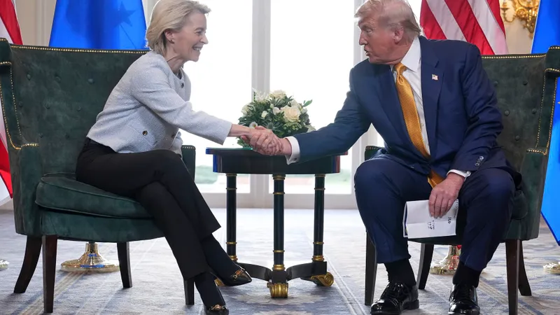 Ursula von der Leyen și Donald Trump au convenit asupra unui acord comercial - Foto: Profimedia Images