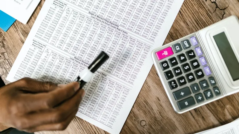 Calcularea taxelor și impozitelor, imagine cu caracter ilustrativ - Foto: Pexels