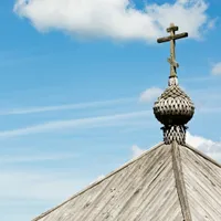 CALENDAR, Sărbătoare 13 noiembrie, cruce neagră. Dacă sunt multe frunze pe copaci, iarna e lungă - Foto: Freepik (Imagine cu rol ilustrativ)