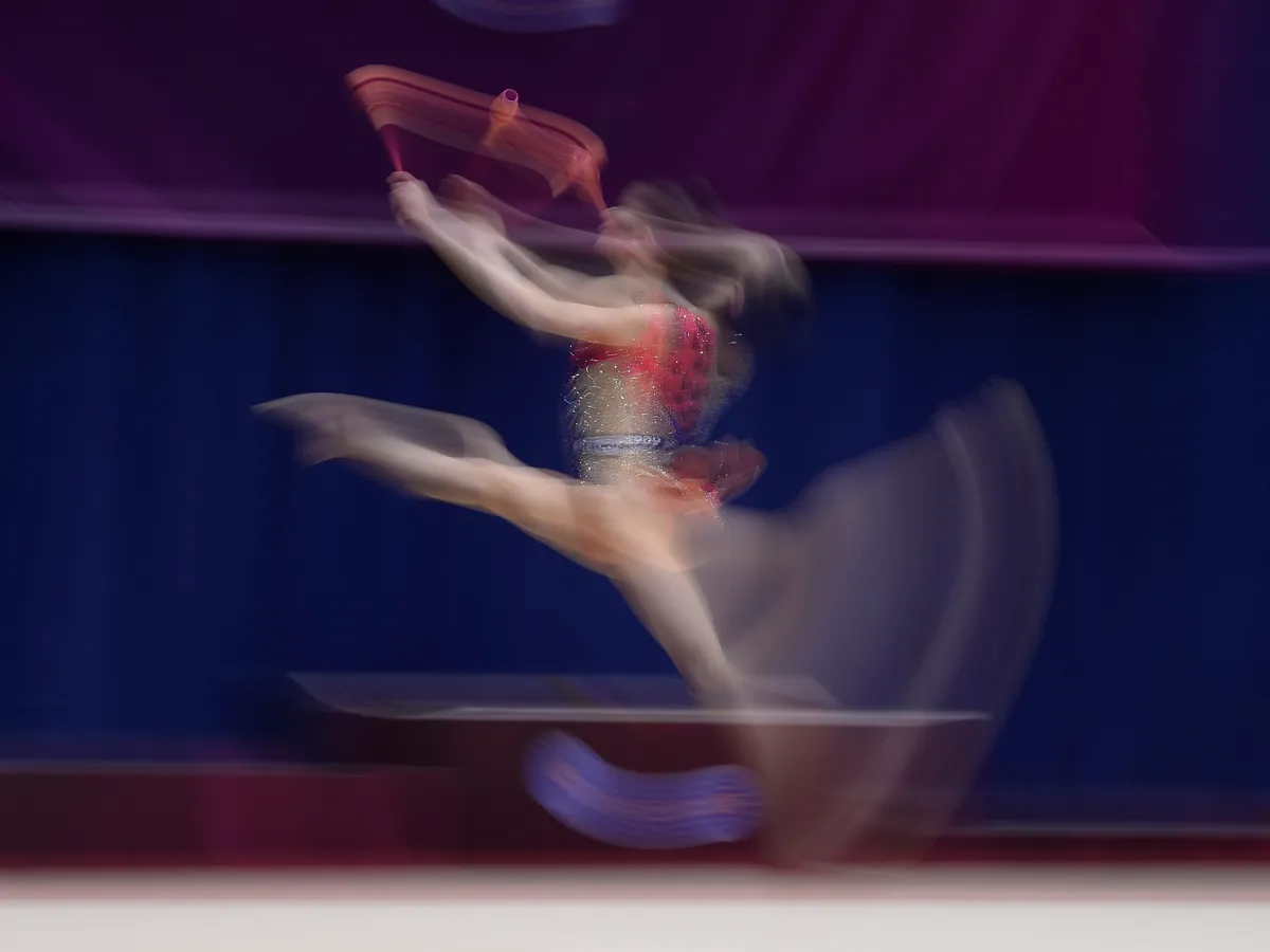 VIDEO O antrenoare trage de păr o sportivă minoră de la gimnastică ritmică. Cine răspunde?