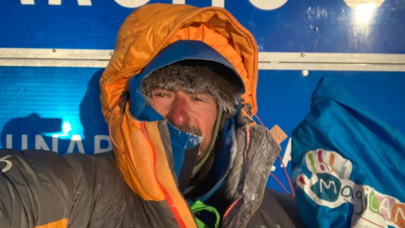 Românul care a alergat 620 km, la peste -50°C, la maratonul Arctic, pentru a ajuta copiii cu cancer - Foto: Facebook/ Vlad Pop
