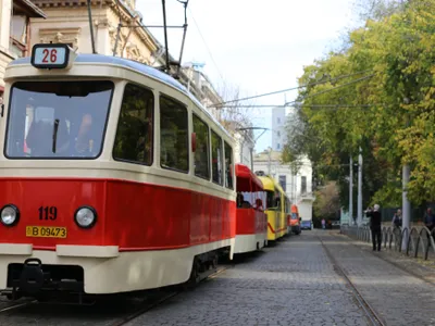 Accident în lanț în Capitală. Un tramvai a lovit cinci mașini într-o intersecție. Vatmanul a fugit - Foto: Facebook/STB - Caracter ilustrativ