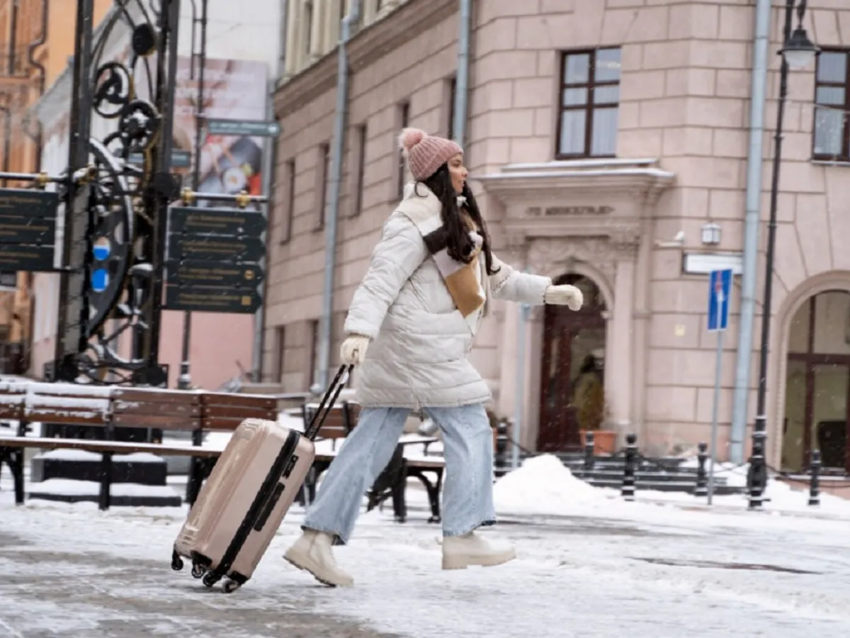 METEO. Alerte de vânt, ploi, lapoviță și ninsoare în mai multe zone din țară. În alte părți va fi soare