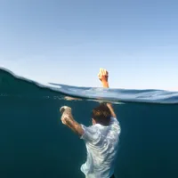 Bărbat, salvat după 24 de ore petrecute în ocean. Ce accesoriu a folosit pentru a fi descoperit - Foto: Profimedia / imagine cu caracter ilustrativ