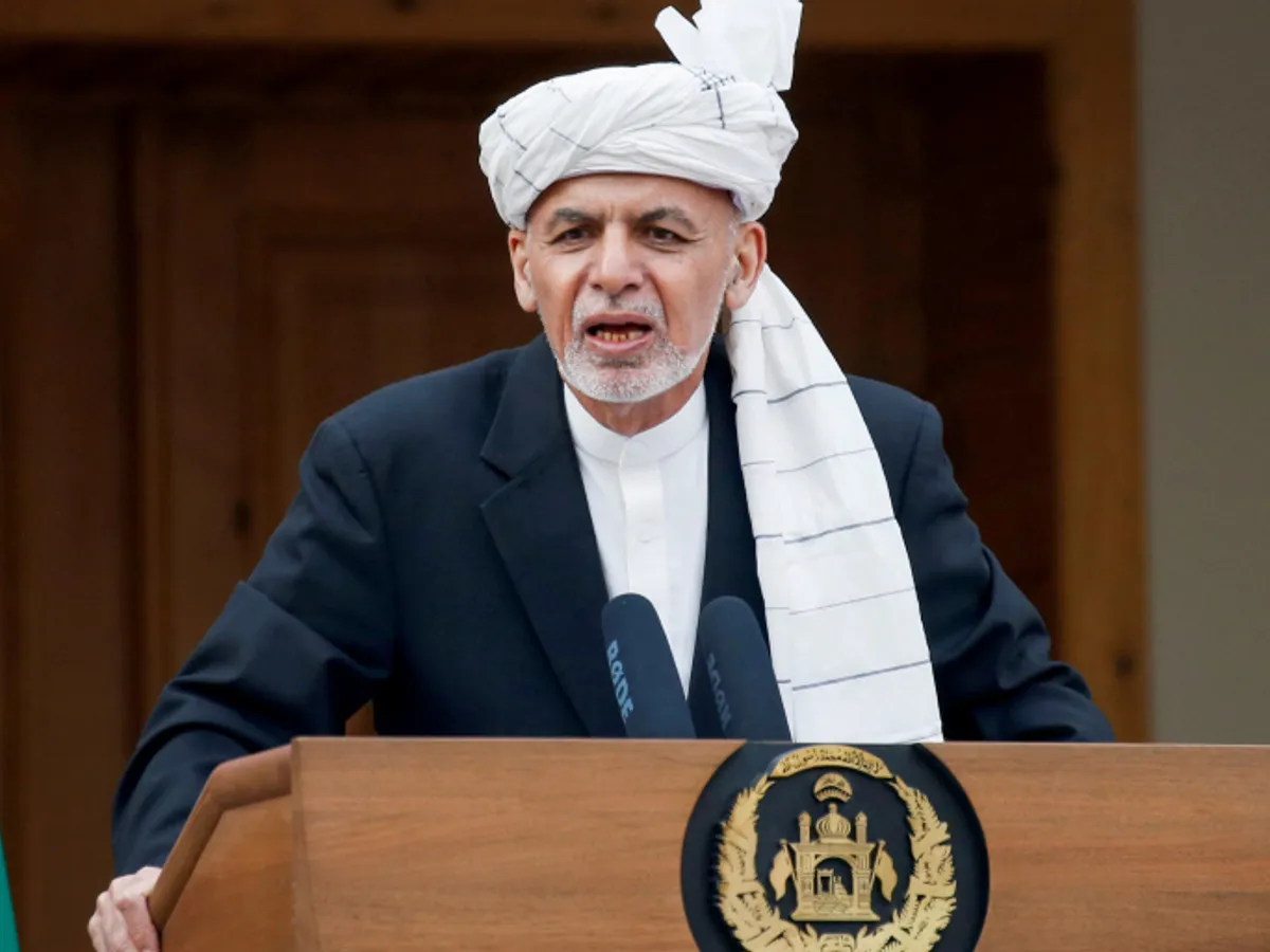 Ambasada Rusiei la Kabul afirmă că președintele afgan a fugit cu un elicopter plin cu bani/FOTO: Aljazeera