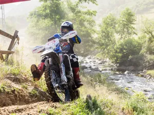 A început Romaniacs 2025, cel mai dificil raliu hard enduro din lume. Cine e lider după prima zi? - Foto: Facebook / Red Bull Romaniacs