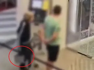 Foto: Pensionara voia să depună banii la banca Sursa: captură video PROTV