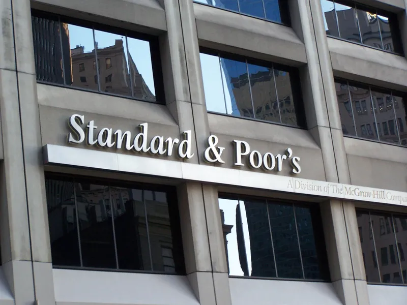 S&P retrogradează ratingul Turciei pentru datoria în monedă locală în categoria "junk"