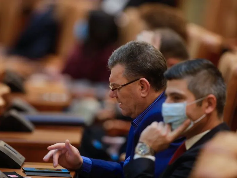 Dumitru Coarnă nu poartă mască în Parlament. Foto Inquam Photos/George Călin