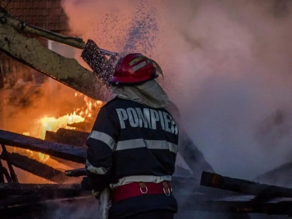 Incendiul izbucnit la coloana de sinteză de la instalaţia de amoniac. FOTO: ISU/Facebook