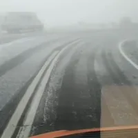 Utilajele de deszăpezire au intervenit pe Transfăgărășan. FOTO: Captură video