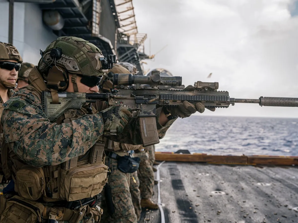 2.200 pușcași marini ai SUA, trimiși din Japonia spre Iran. Sunt îmbarcați pe nave de debarcare